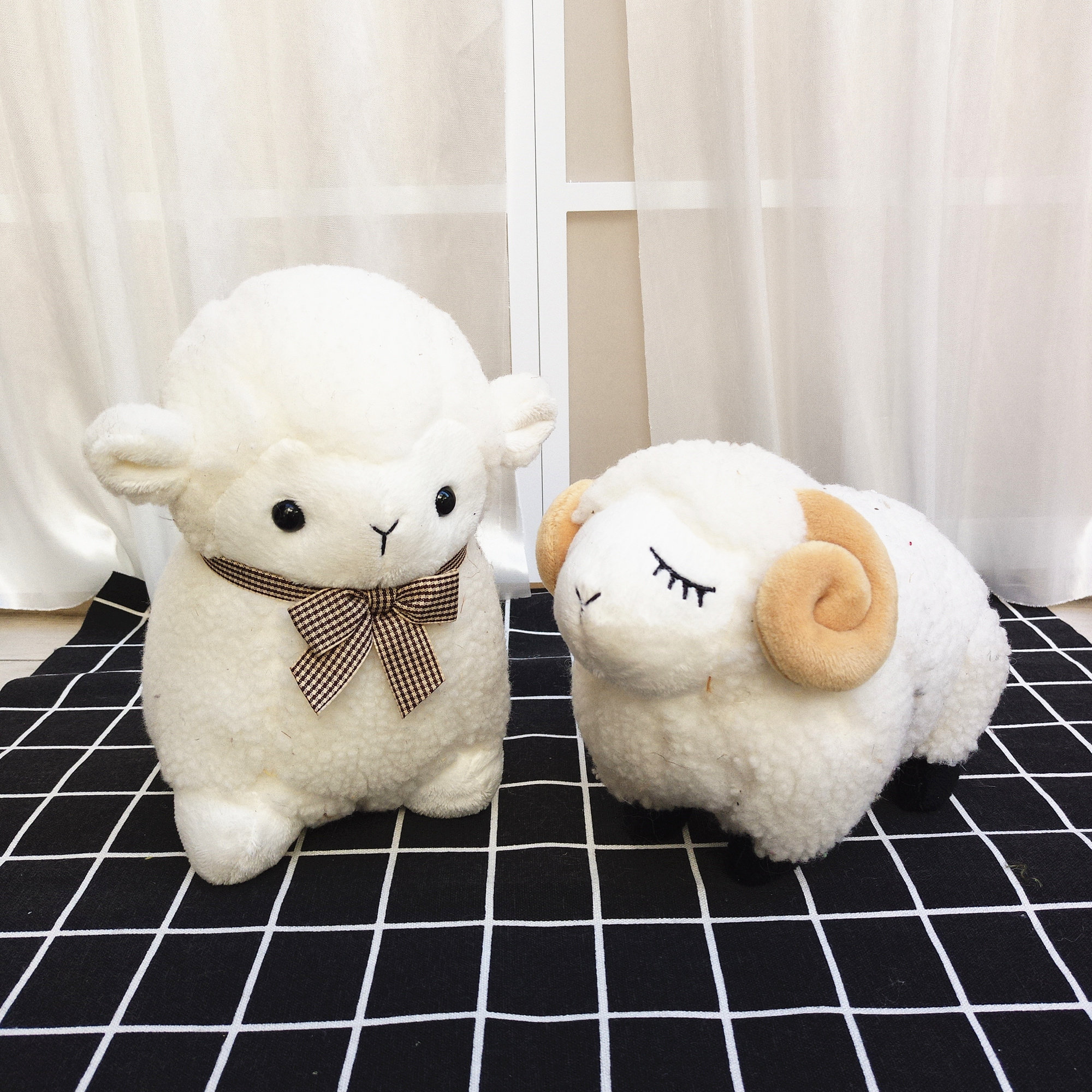 可爱绵羊玩偶山羊咩咩毛绒玩具仿真小羊公仔布娃娃爪机小玩具卡通