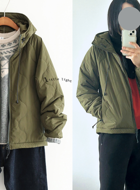 运动风绗缝连帽棉服 超轻超暖外套！军绿色秋冬女士拉链上衣