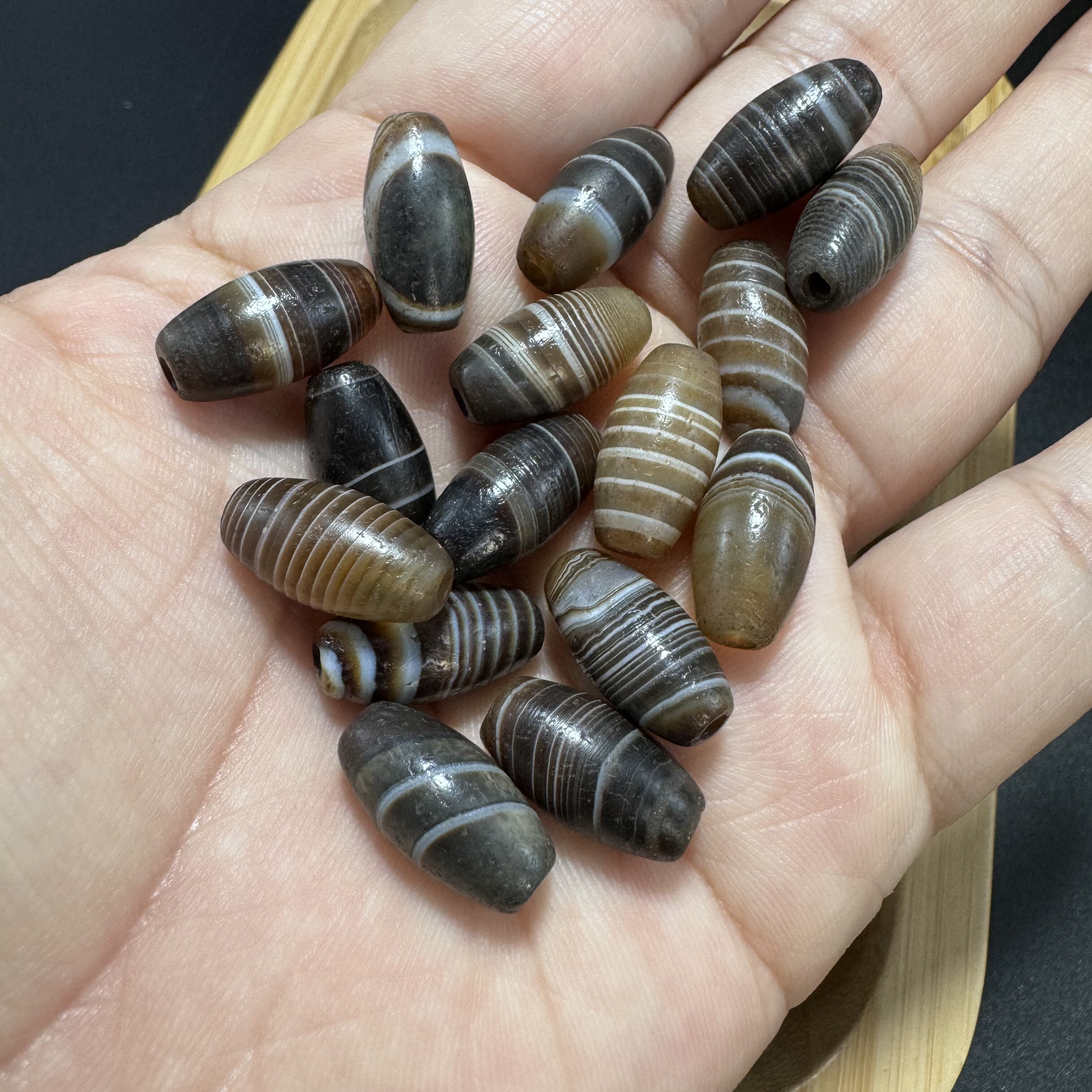 8*16mm缠丝风化老玛瑙糖棕黑色天然老玛瑙勒子天珠款2颗装随机发