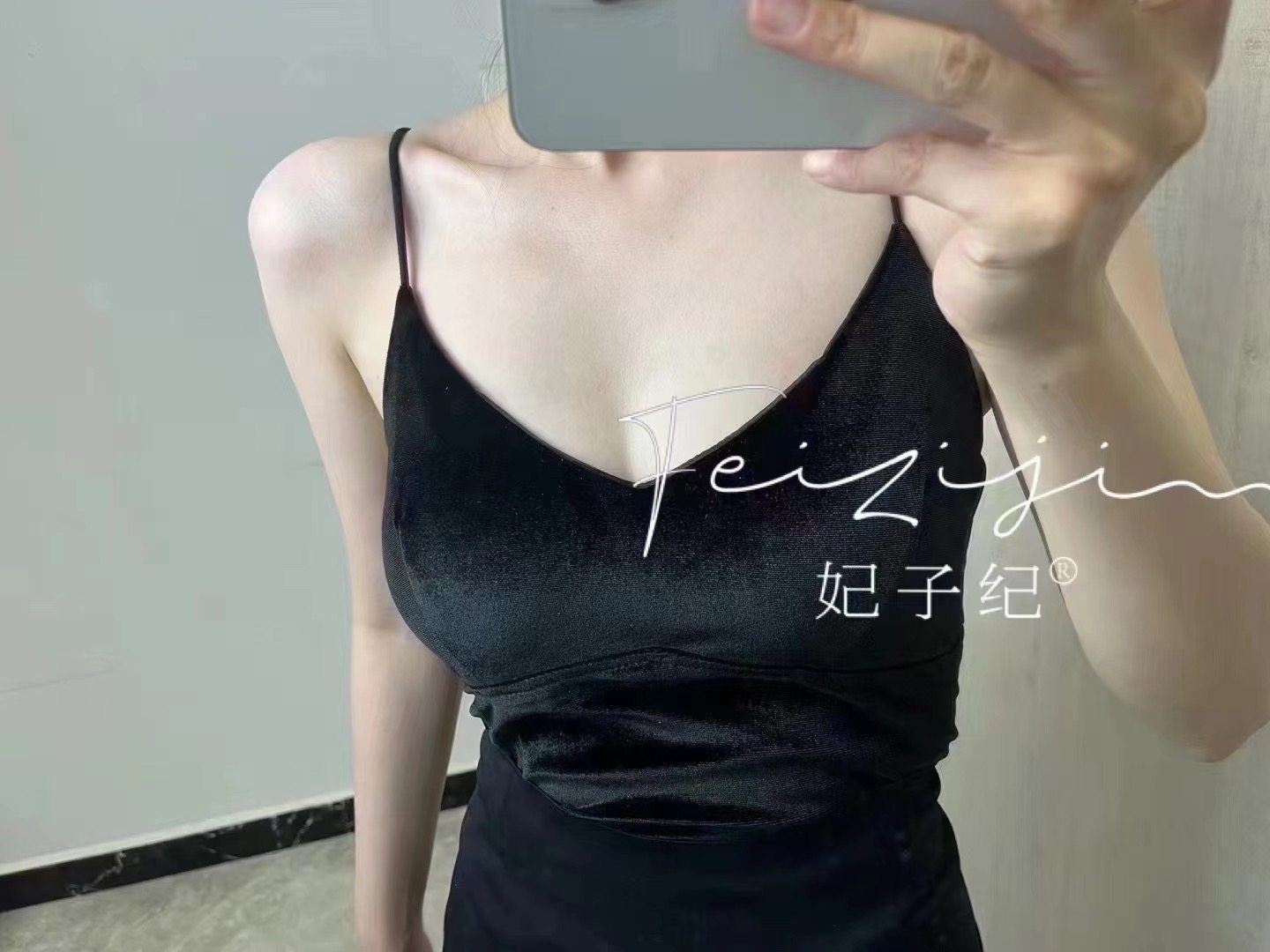 妃子纪5211金丝绒保暖吊带背心女百搭打底固定杯修身显瘦内衣女