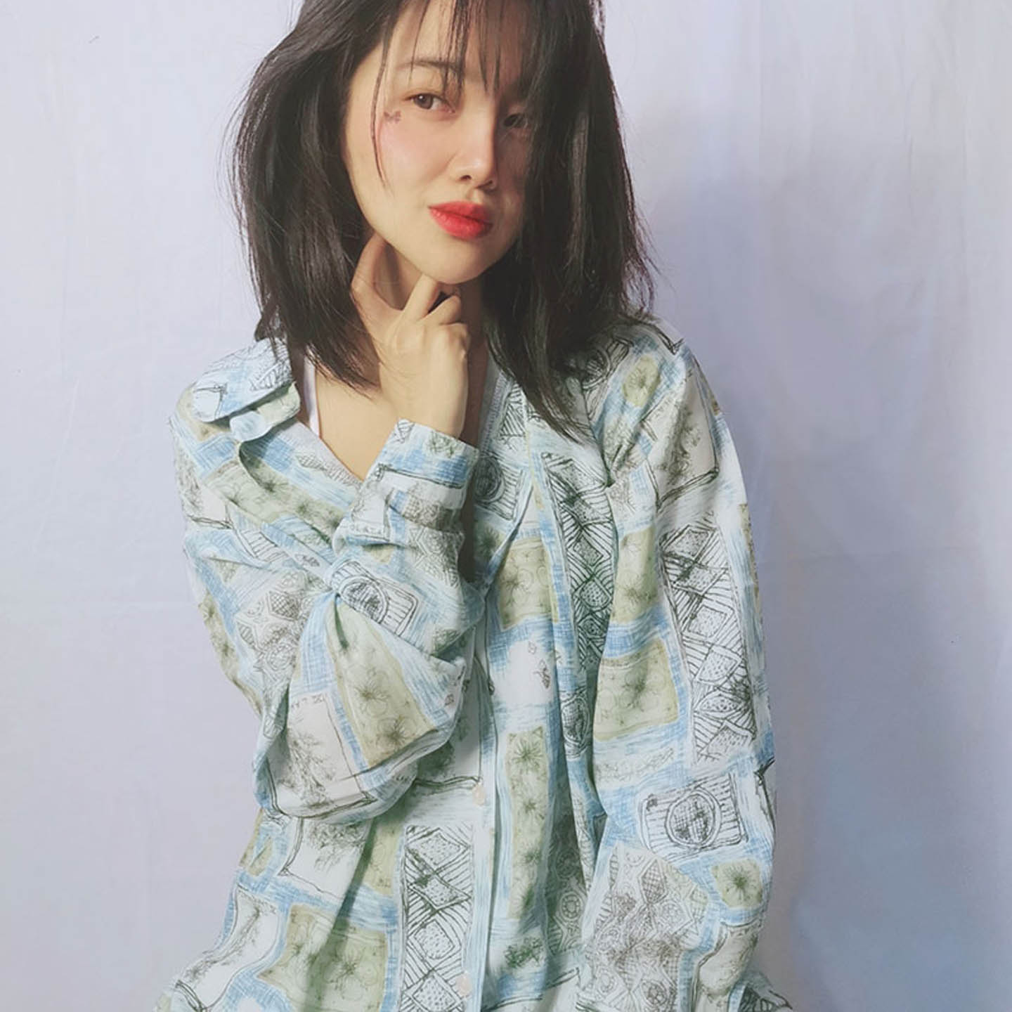 春秋浅色巴洛克印花亚麻宽松衬衫
