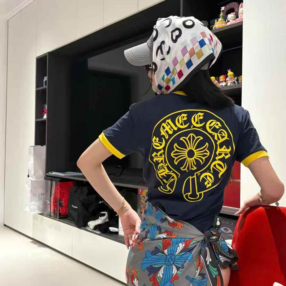 &nbsp;2026春季新品十字架马蹄梵文落日黄印花字母圆领短袖潮牌t恤女