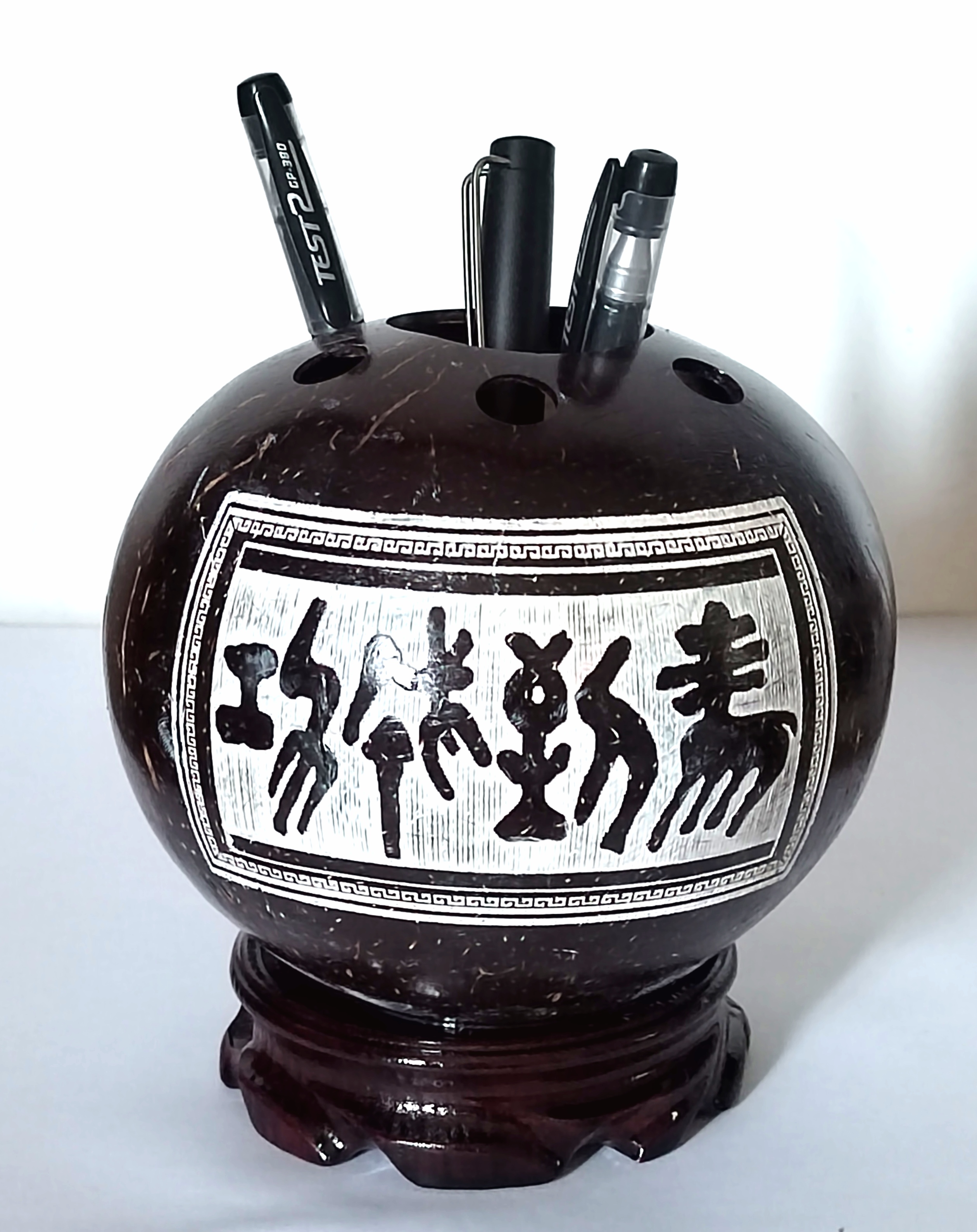 天然椰子壳雕刻笔筒非遗椰雕海南特色摆件工艺礼品生日办公客厅书