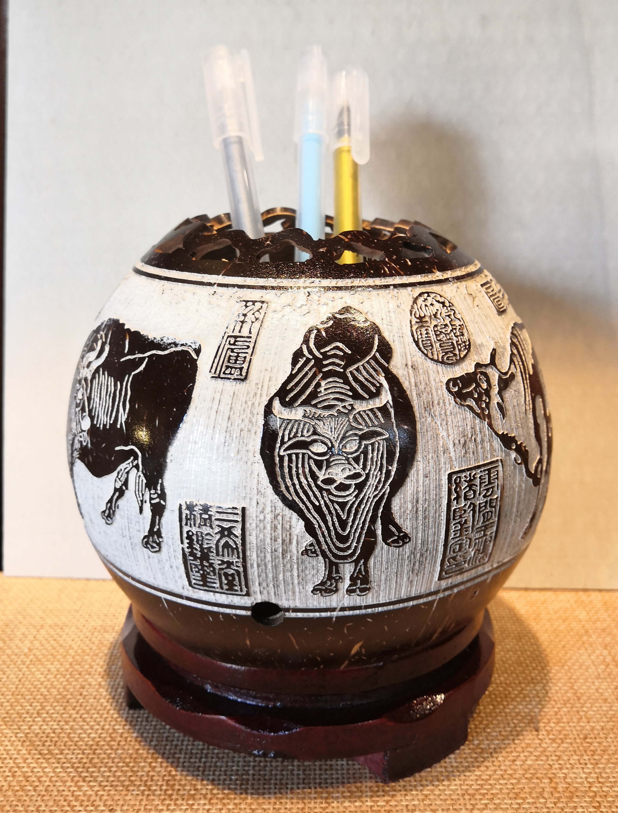 原创海南特色椰雕画五牛图笔筒居家旅游实用摆件工艺礼品生日礼物