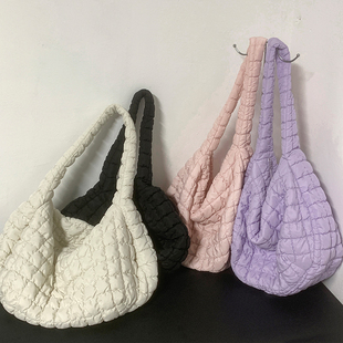 斜挎褶皱云朵包大号韩国cos可颂2024新款泡泡羽绒绗缝泡芙大容量
