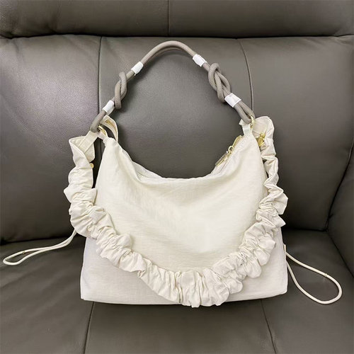 原厂新款6.5L女士褶饰斜挎包瑜伽运动健身包包小肠大肠包同款平替