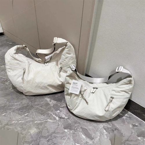 原厂6L 13L女士斜挎包运动包包瑜伽健身包牛角包男士休闲同款平替