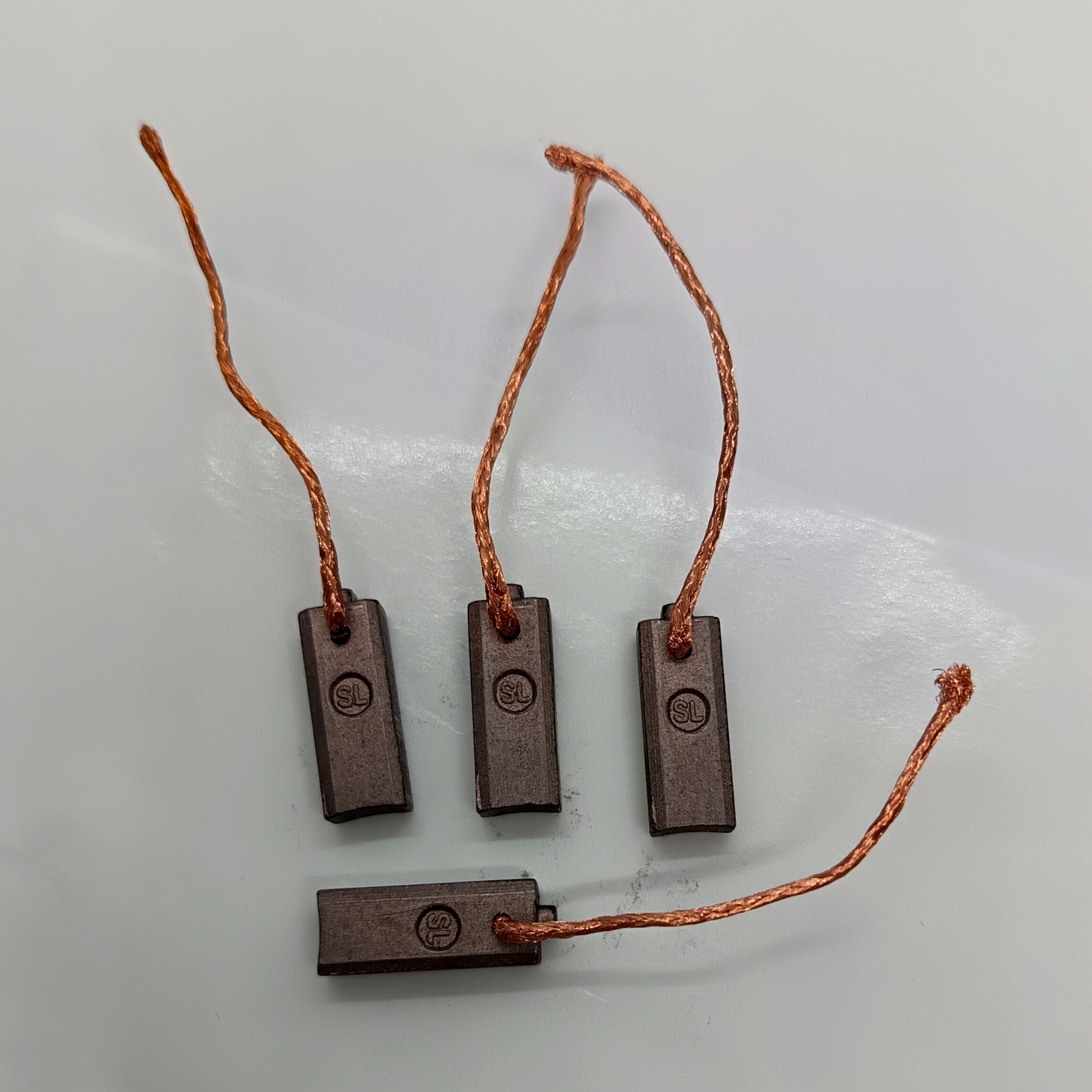 汽车风扇电机碳刷 5x7x19mm适用于旧款骐达颐达雅阁北汽新能源EU5