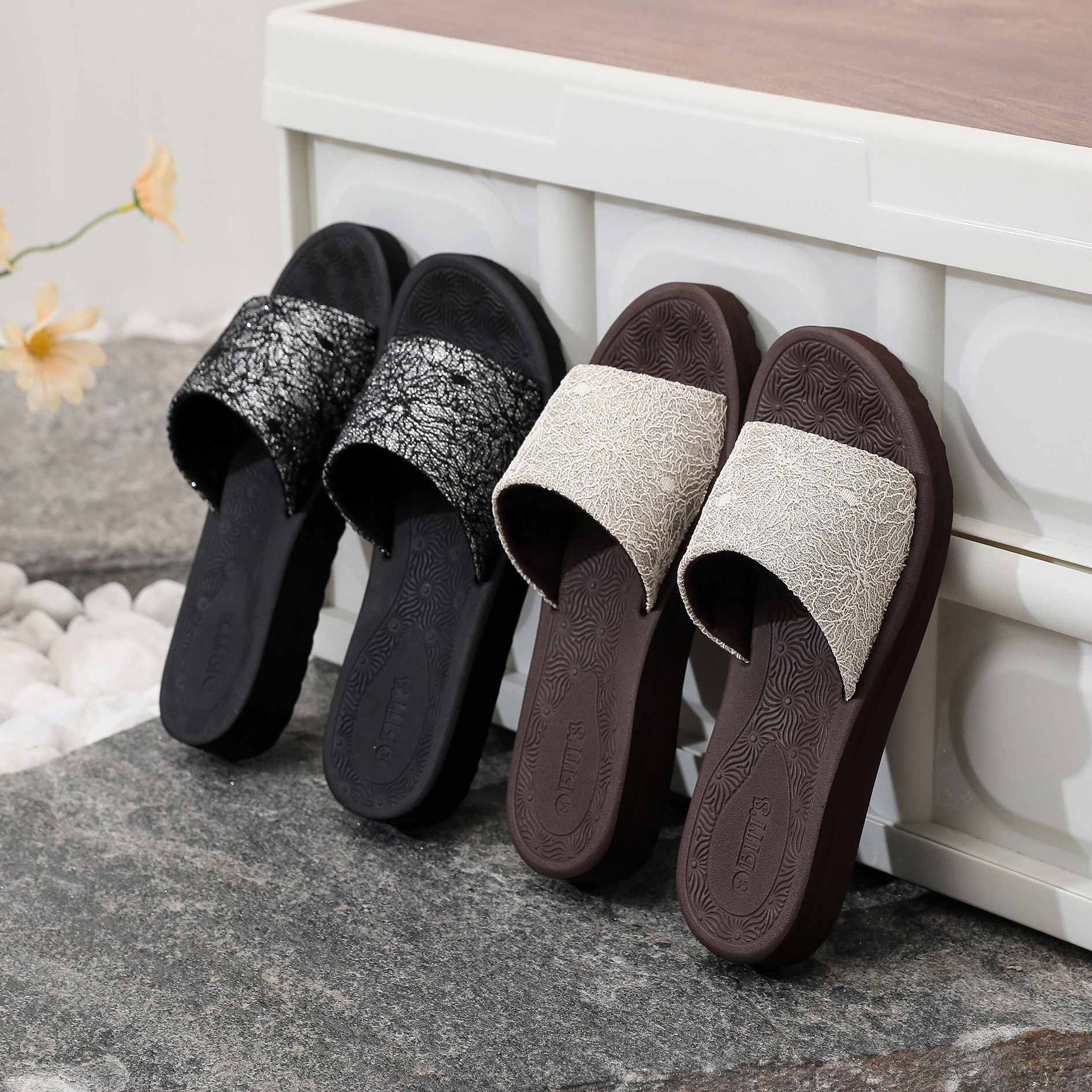 Biti's越南新款休闲风坡跟少女风休闲夏季一字拖网红韩版外穿时尚