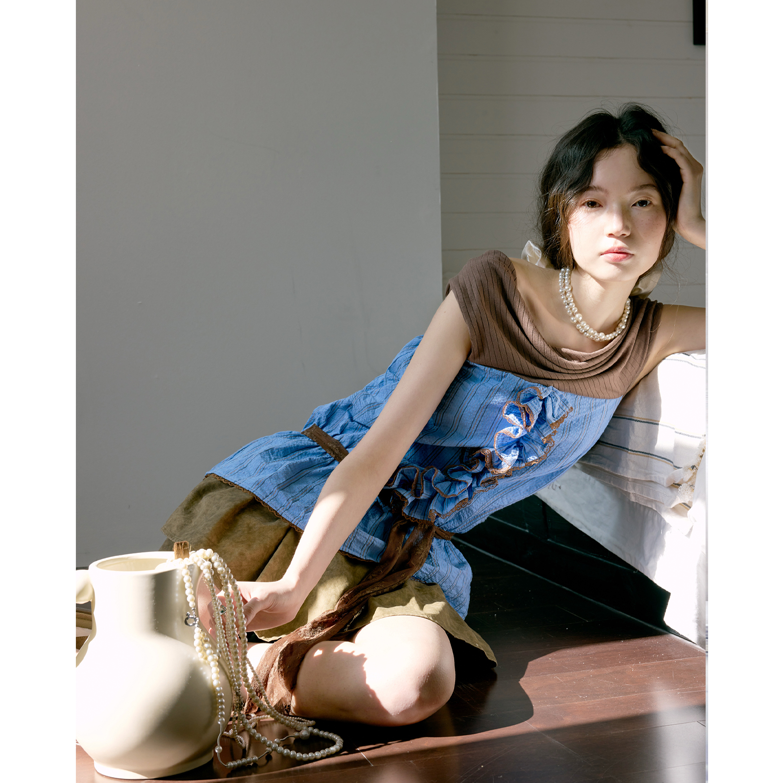 今日艺术家原创2025春夏复古蓝条纹针织一字肩上衣蓬蓬裙裤套装