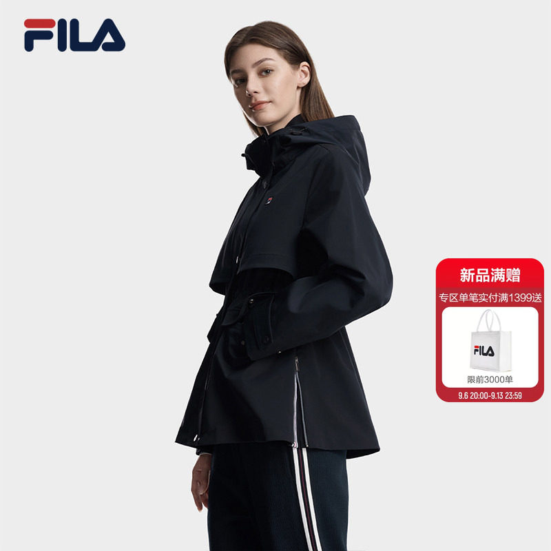 斐乐中长款收腰连帽风衣
