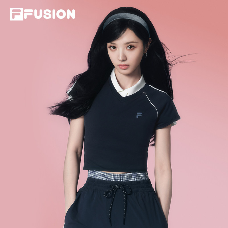 田曦薇同款FILA FUSION斐乐潮牌女子短袖衫2026夏新款修身V领T恤