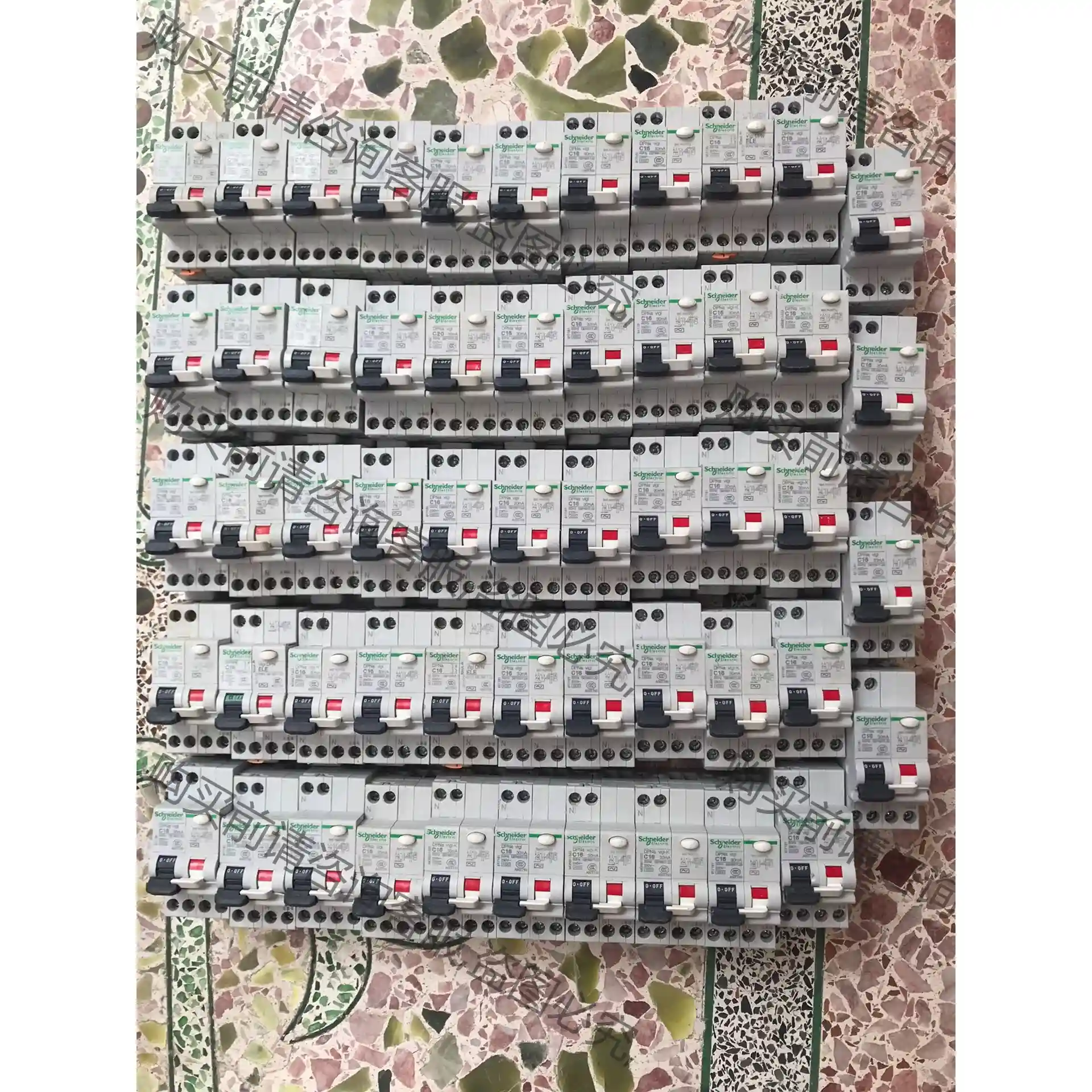 施耐de1P十N漏电16A一32A，16A只15元，以上另议， 先议价 包上机