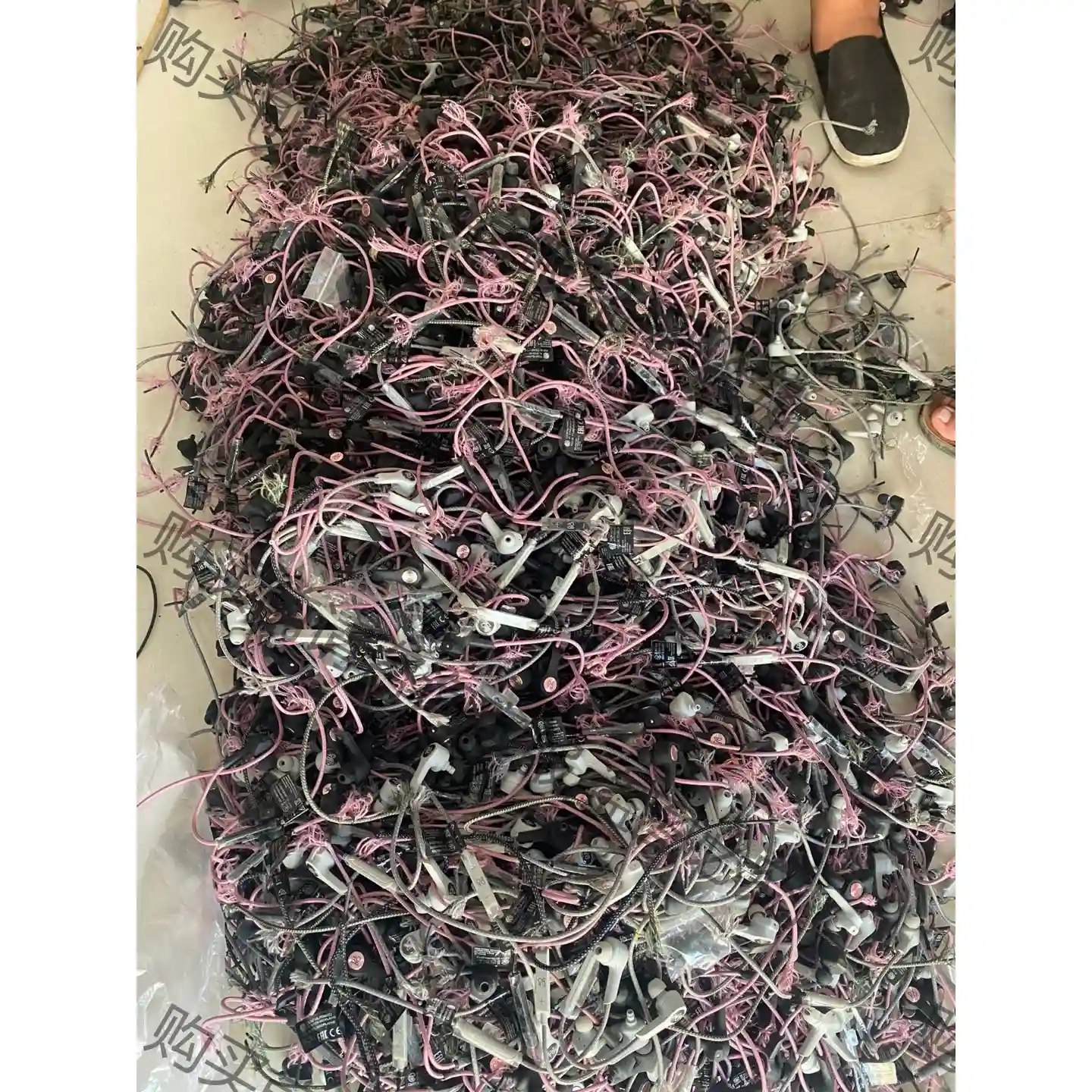 批发零售boH5蓝牙耳机，充电器 先议价 包上机好用