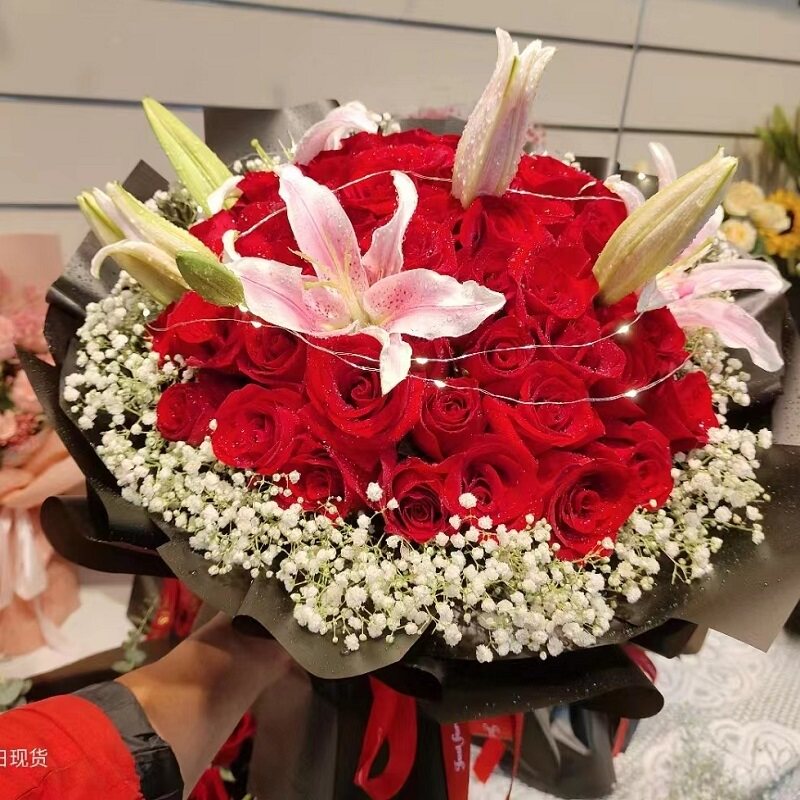 中卫市鲜花店专人送货生日白粉红玫瑰束1沙坡头区中宁海原县