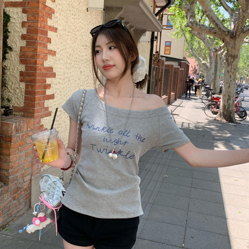 灰色斜肩短袖T恤女夏性感