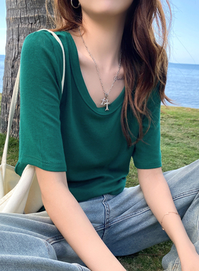绿色V领短袖T恤女装春夏穿搭宽松2026新款薄款大领口显瘦半袖上衣