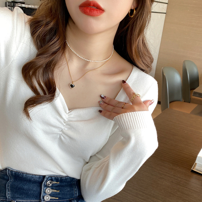 白色修身方领针织打底衫