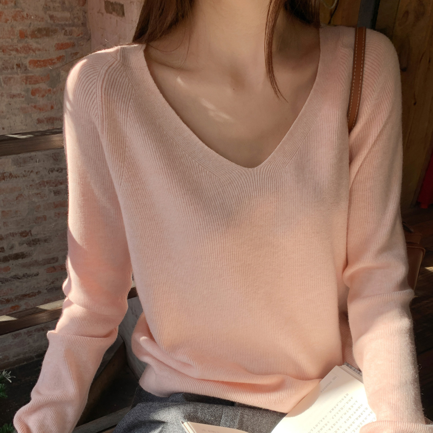 龙妹家粉色V领打底衫毛衣女装内搭2025冬新款慵懒高级感针织上衣,女装/女士精品,毛针织衫,淘宝优惠券,粉丝福利购,淘宝优惠卷