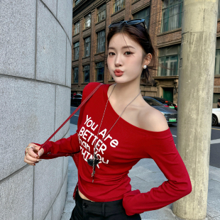 美式红色斜肩长袖T恤女士2026春装穿搭内搭打底衫修身辣妹小上衣