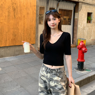 龙妹家黑色V领短袖T恤女内搭2026春夏新款打底衫修身短款中袖上衣