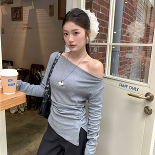 灰色露斜肩长袖T恤女装2026早春新款打底衫修身高级感一字肩上衣