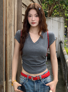 龙妹灰色V领正肩短袖T恤女外穿内搭2026春夏季新款收腰修身小上衣