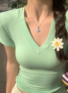 小众绿色V领修身短袖T恤女2026年春夏新款正肩收腰短款半袖小上衣