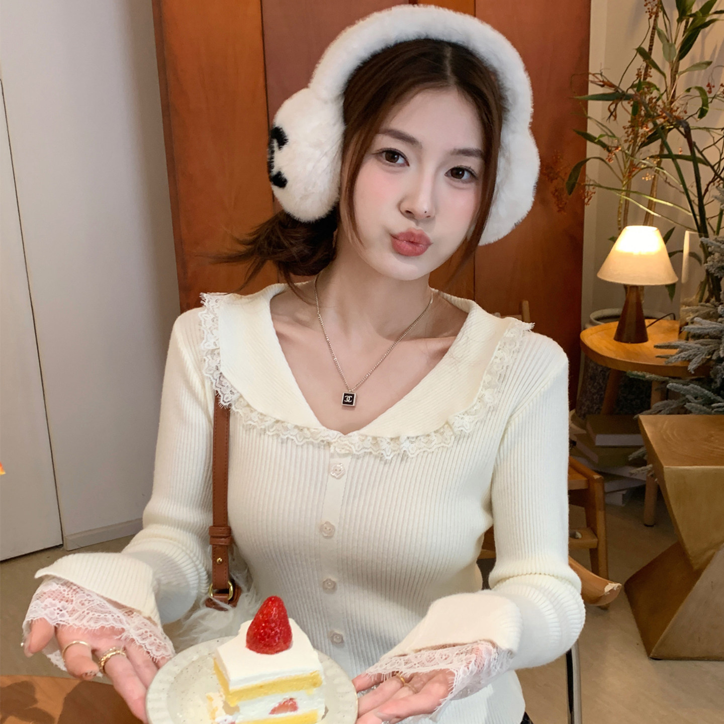 龙妹杏色翻领蕾丝打底衫毛衣女内搭2025冬新款不撞款针织上衣外穿,女装/女士精品,毛针织衫,淘宝优惠券,粉丝福利购,淘宝优惠卷