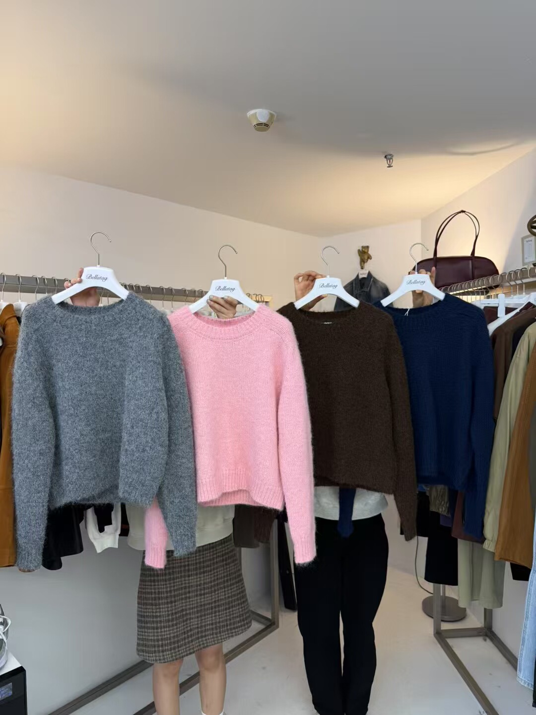 BELLATAG正版冬季新款 极简风纯色百搭套头毛衣女