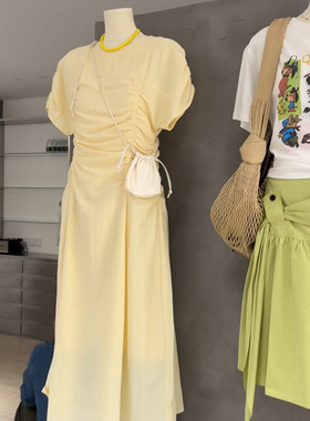 杭州NUT新款 颜色很美的淡黄色抽绳连衣裙