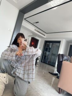 淡蓝色荷叶边格子套头衬衫 模特自留春夏新款 颜色很好看