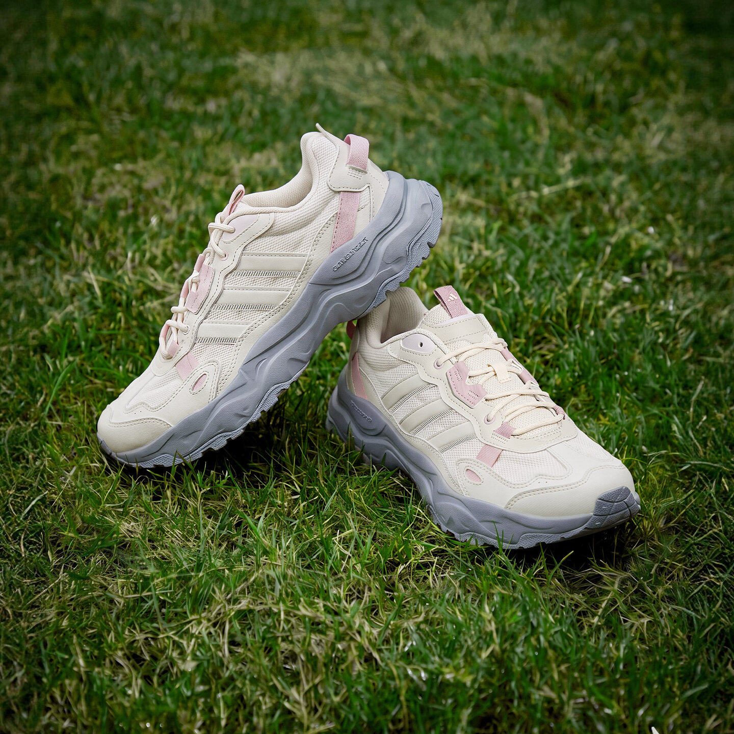 Adidas阿迪达斯正品26新款男女同款缓震时尚回弹运动跑步鞋KZ9041