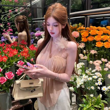 纯欲粉色立体花朵挂脖无袖背心女夏季新款度假风褶皱显瘦外穿上衣