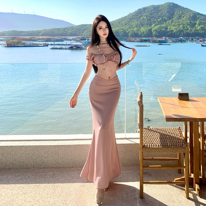 性感轻奢一字肩花边收褶文胸式短上衣套装夏露腰修身鱼尾半身裙长