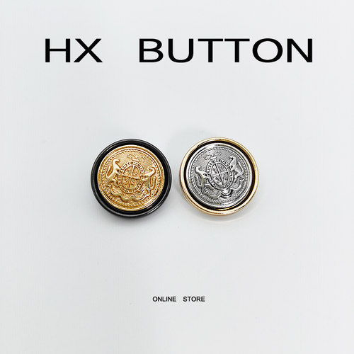 布客金属树脂组合风衣连衣裙