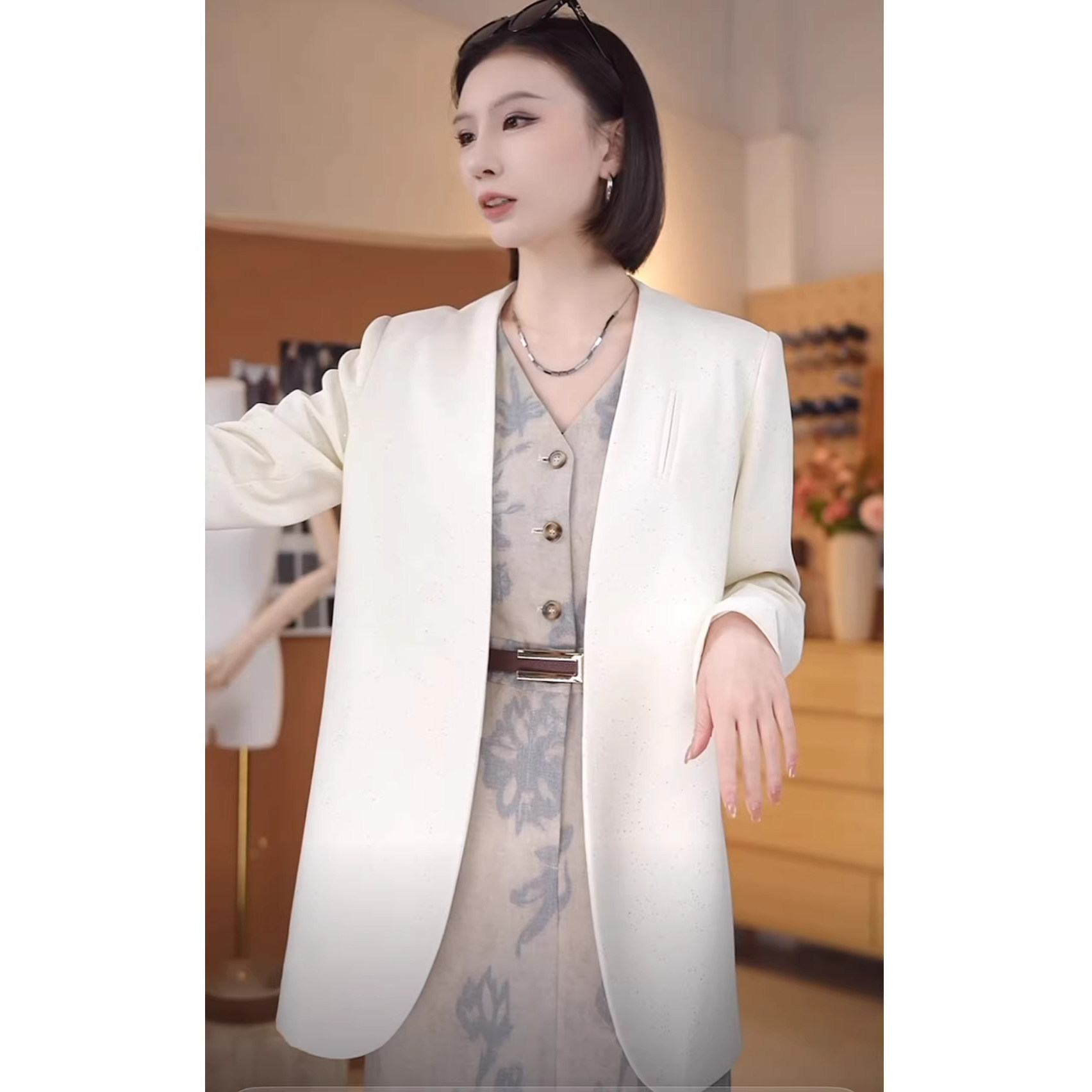 高级感V领微闪时尚气质西装外套女2026春季休闲极简风西服上衣