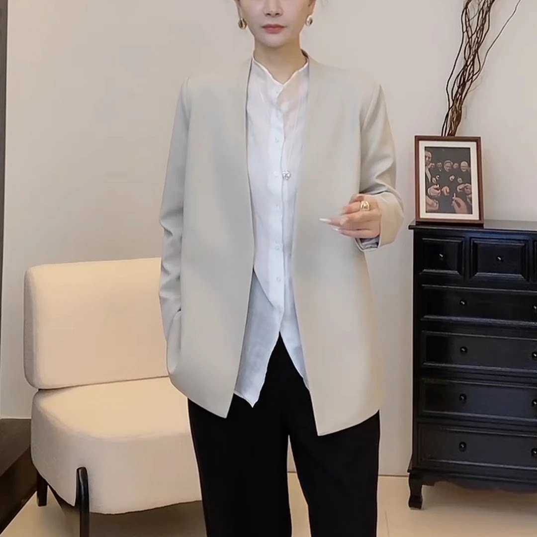 春秋高级感气质休闲宽松无领西服