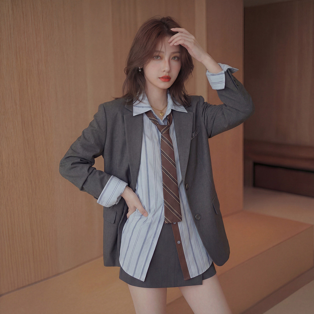 高级感灰色气质廓形西装外套女2026春季新款休闲宽松西服上衣