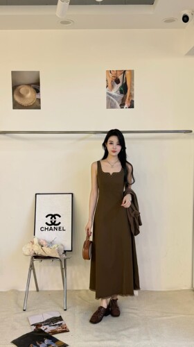 牛仔吊带裙+披肩 铆钉设计