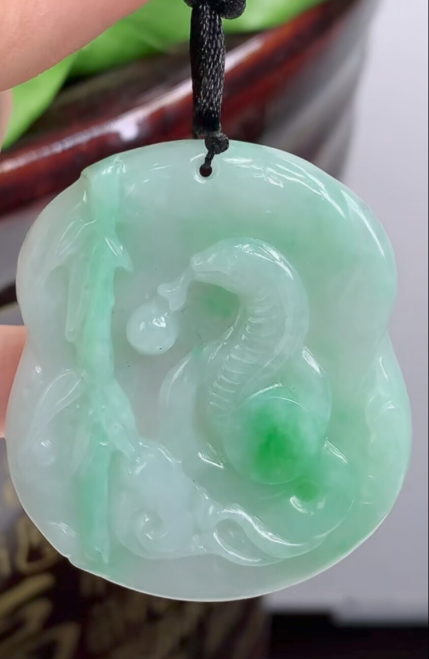 翡翠生肖玉佩蛇牌缅甸正品天然翡翠老坑a货冰飘绿男女生肖玉佩蛇