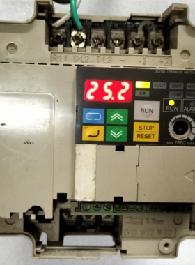 3G3JV-AB007 1.1KW 220V 欧姆龙变频器  没拆修过 质保1年