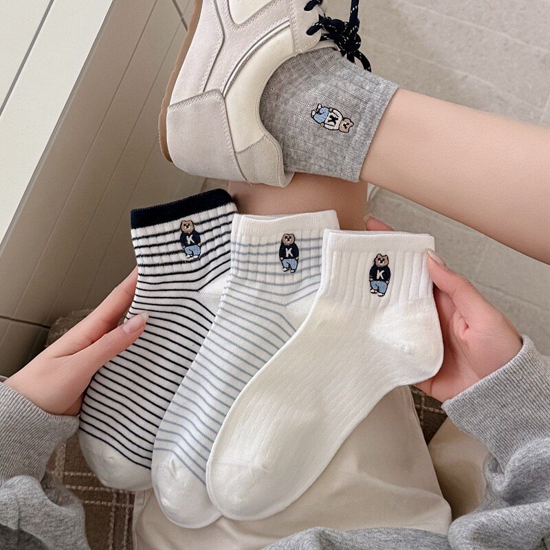 满29包邮 春夏新款小熊刺绣中筒简约精梳棉白搭学生短袜棉质袜子