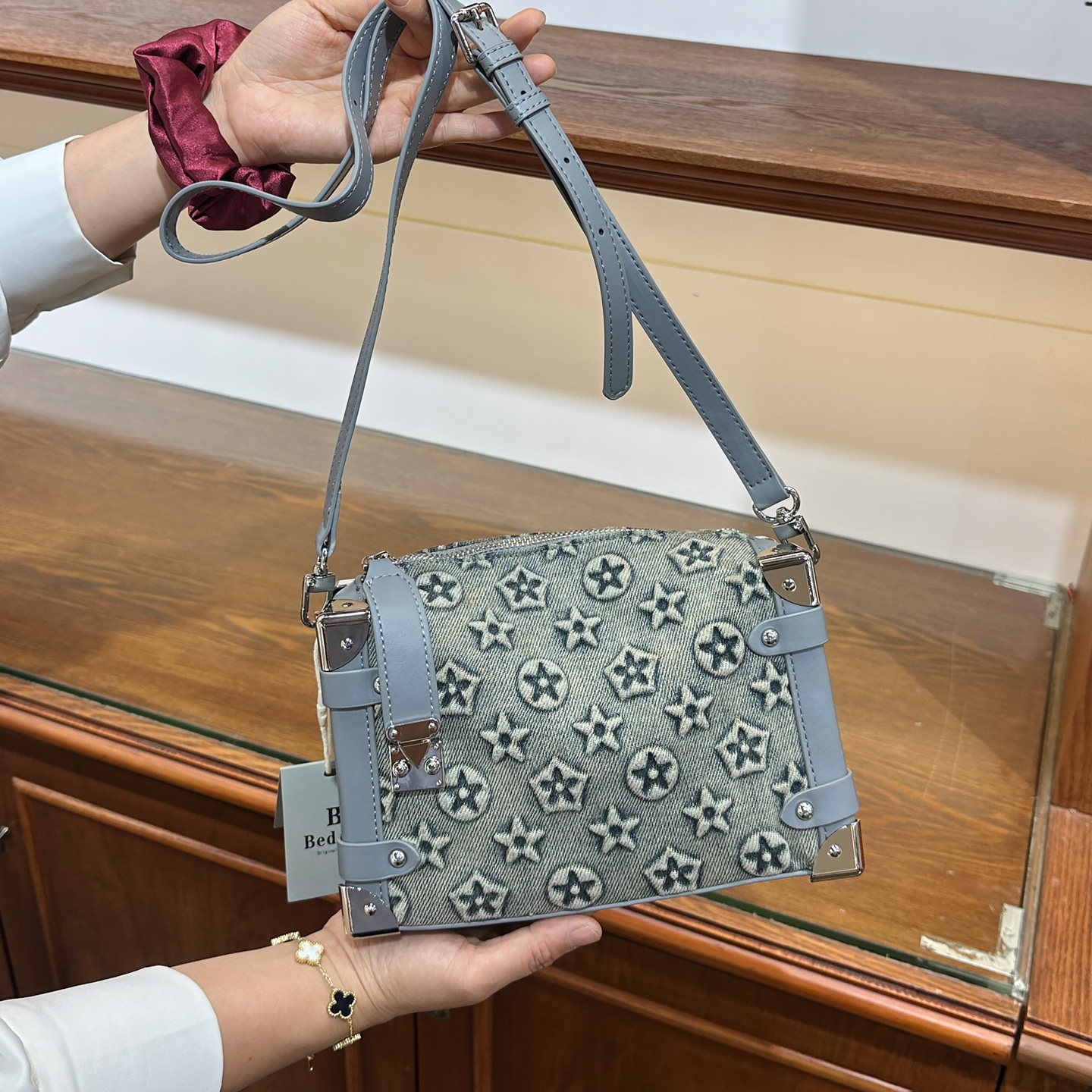 轻奢软盒子老花真皮女包3D立体浮雕牛仔压花手提包单肩斜挎小方包