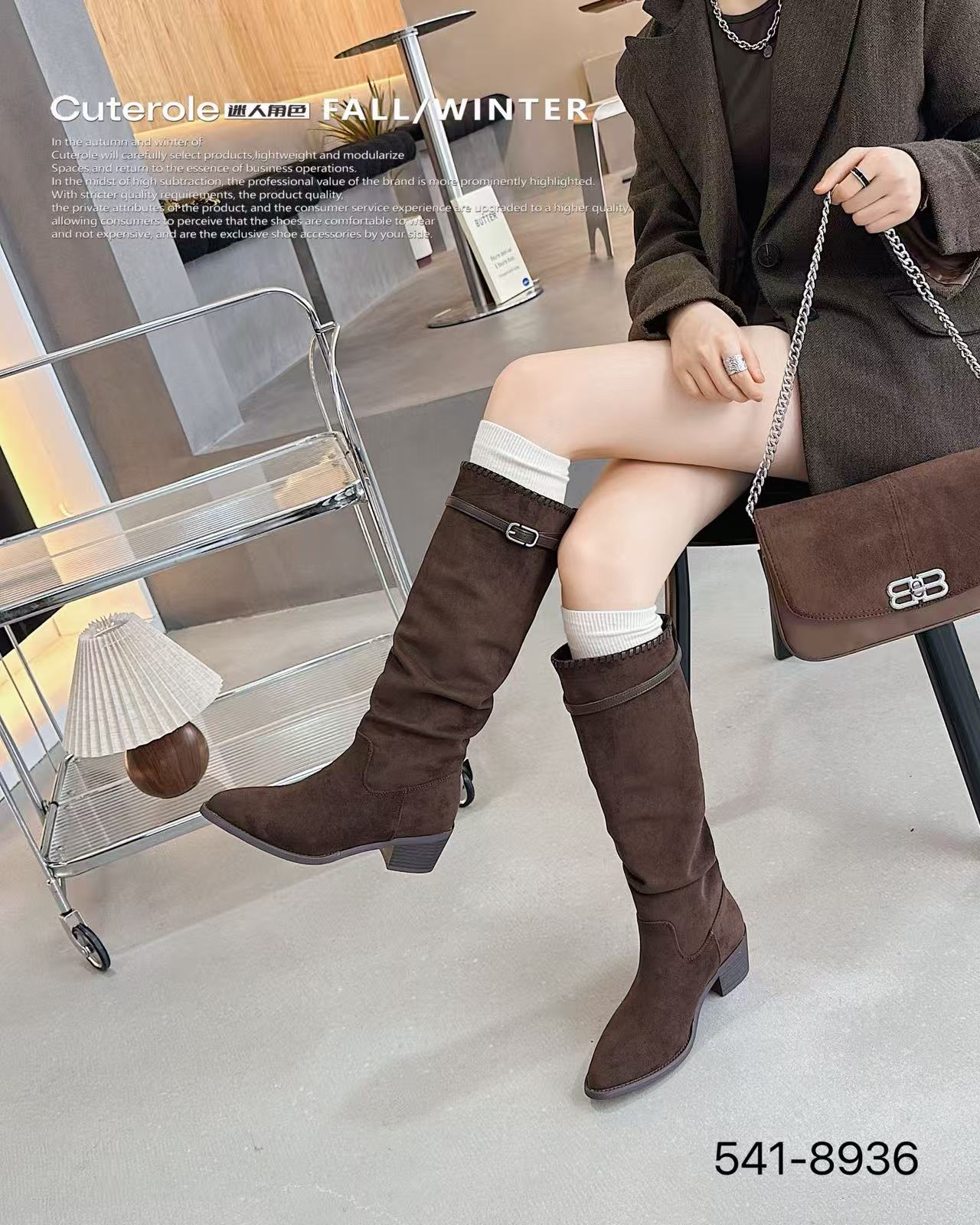 专柜正品迷人角色2025商场同款牛反绒尖头16寸粗跟皮带扣高筒长靴