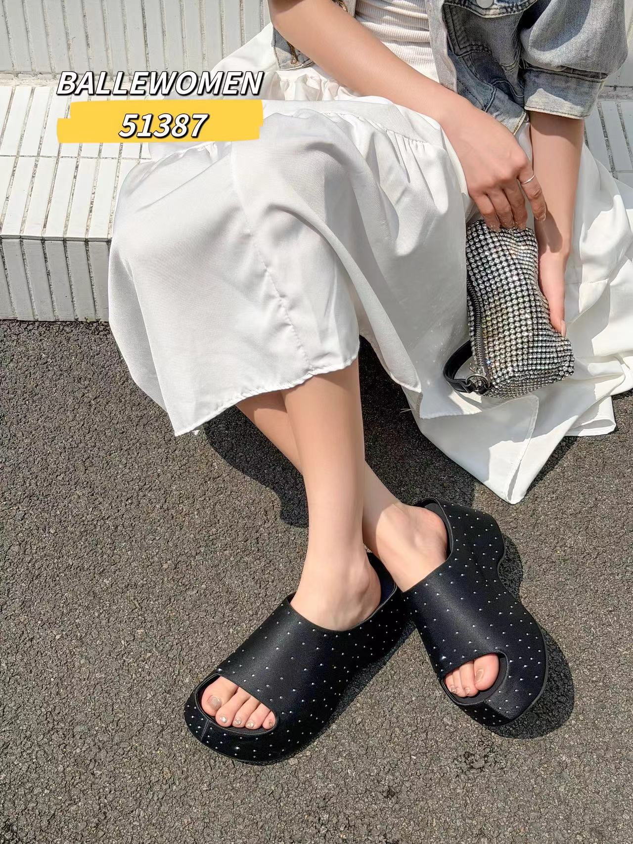 专柜正品白丽女人2026新款莱卡真丝布铆钉厚底松糕露趾凉拖鞋