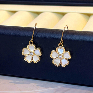 新款超仙小清新山茶花耳环  小香风轻奢贝母厚金花朵耳钉