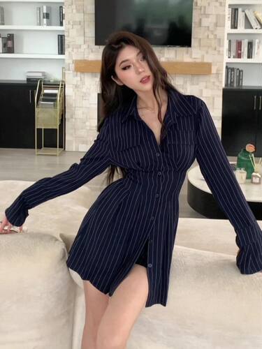 条纹衬衫连衣裙早春季2023年新款修身显瘦高级感性感辣妹A字短裙