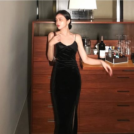金丝绒吊带连衣裙春秋黑色内搭长裙气质女人味修身高贵洋气打底裙