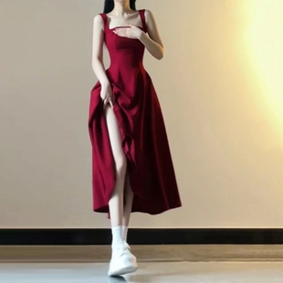 红色吊带连衣裙女夏季法式气质订婚礼服敬酒服收腰显瘦红裙子长裙